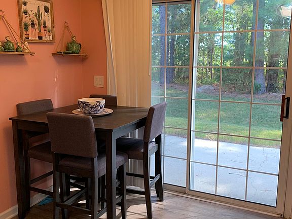 5th image of 15 Windsor Glen Dr