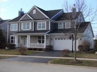 320 Inverness Dr, Cary, IL 60013