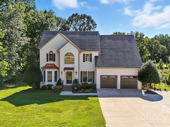 4921 Elmhurst Dr NE, Hickory, NC 28601