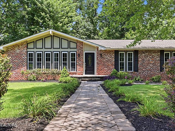 3rd image of 211 Connors Cir