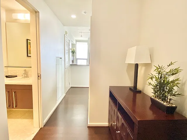 1 bed, 1.5 bath, 1180 sqft, $4,600 — Photo 4