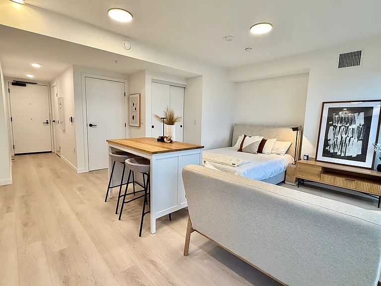 2488 Granville St — Photo 32