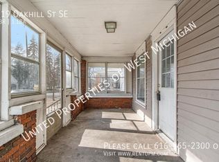 819 Oakhill St SE, Grand Rapids, MI 49507