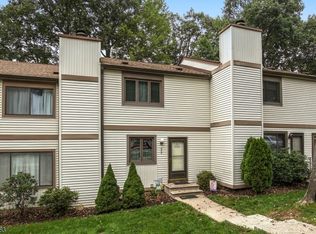 908 Stonegate Ln, Stanhope, NJ 07874
