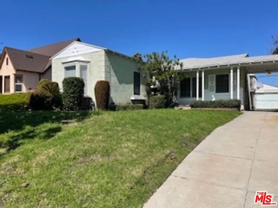 2211 W 78th Pl