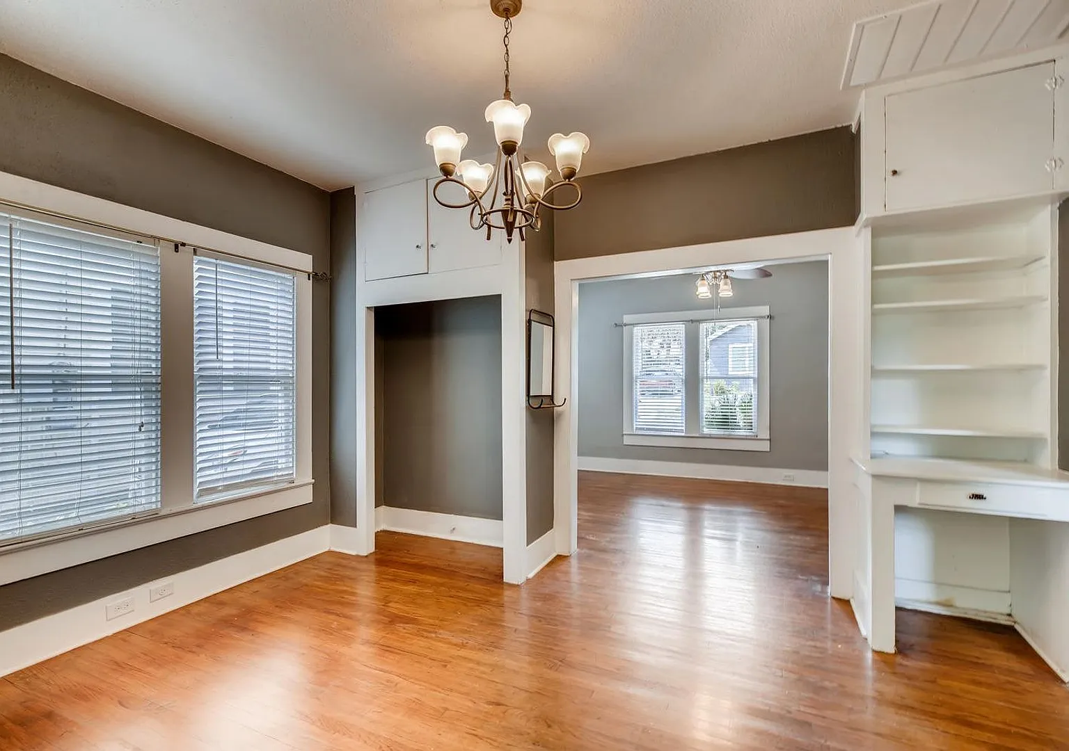 Charming 2 bedroom with Central AC! — Photo 3