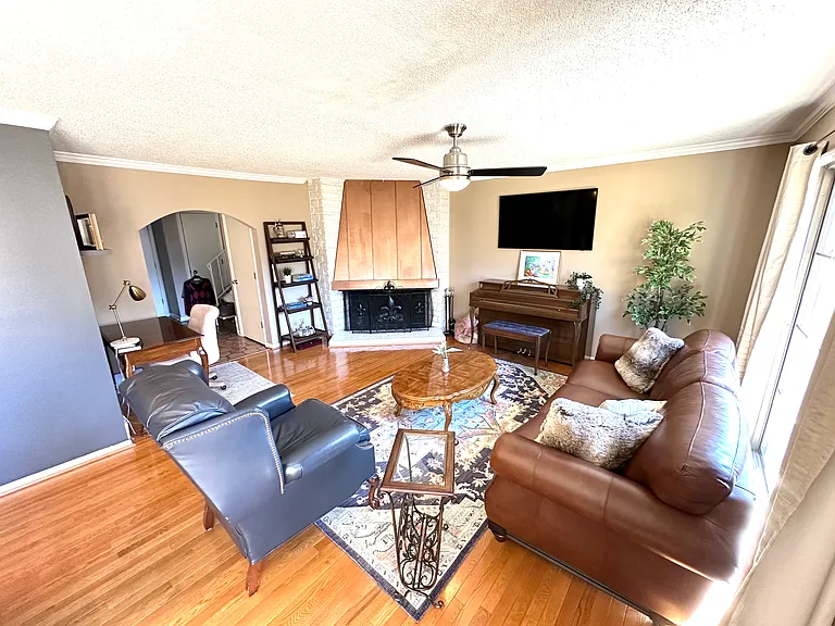 10220 Foster St — Photo 4