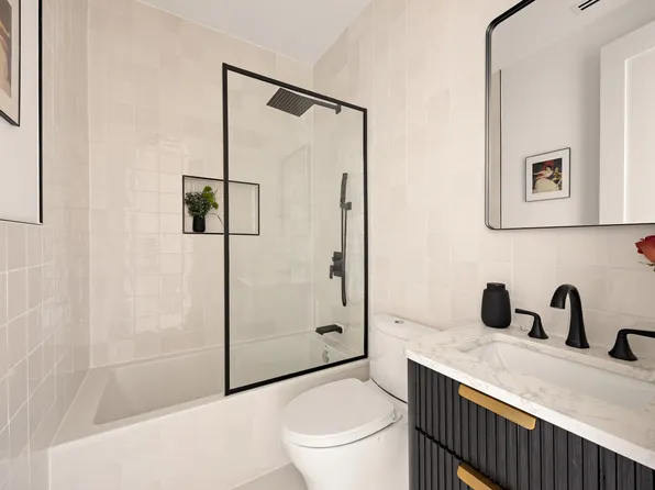 569 Monroe Street image 15 of 23