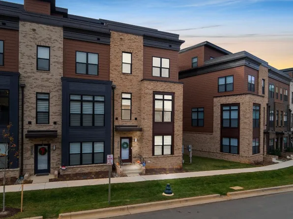 3310 Woodland Phlox St, Rockville, MD 20852
