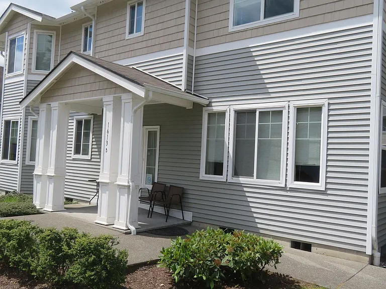 1613B Burnside Pl — Photo 1
