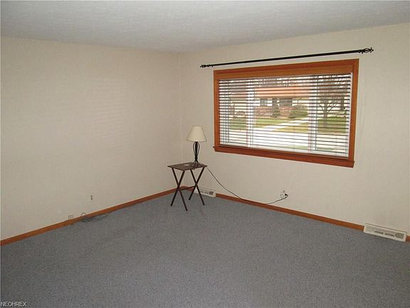 5th image of 19407 Parkmount Ave