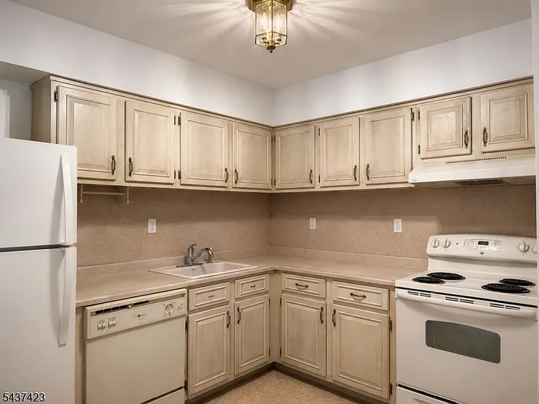 807 Eves Dr #3Q — Photo 2