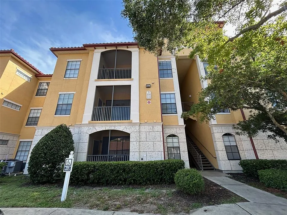 6159 Metrowest Blvd #106
