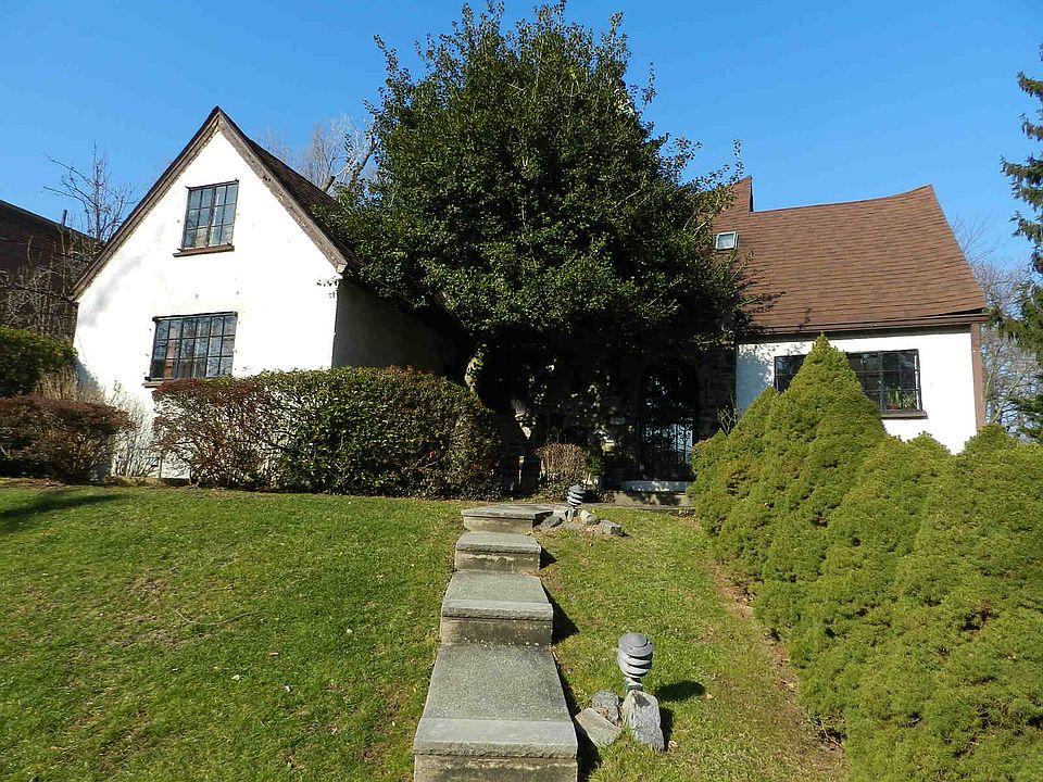 2nd image of 325 Knollwood Ave