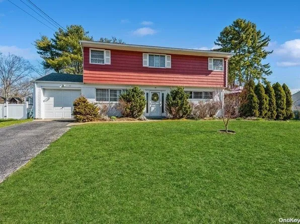 30 Hedgerow Lane, Commack, NY 11725