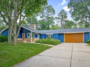 303 Clinton Ct, Wheaton, IL 60187