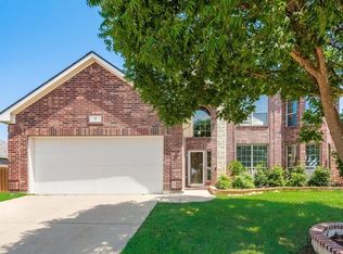 2 Blue Pine Dr, Edgecliff Village, TX 76134