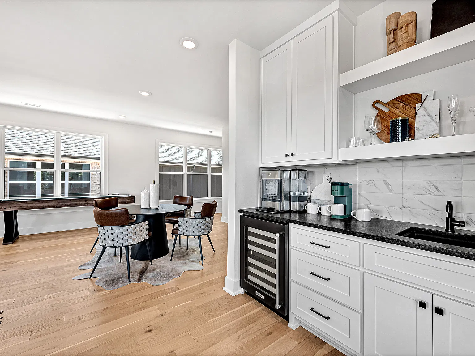 4 bed, 4200 sqft, $8,500 — Photo 3