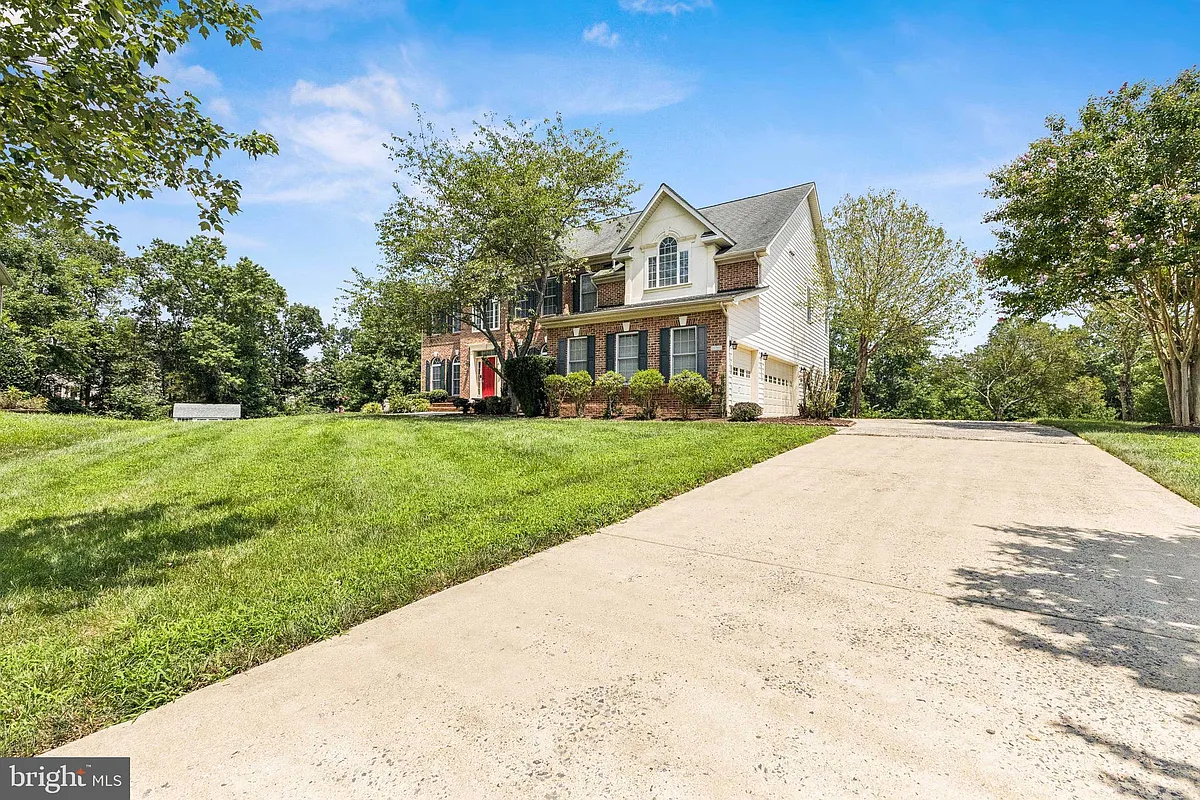 Building Photo - 26368 Strathaven Ct