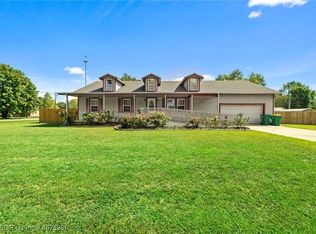 196 Western Heights Cir, Centerton, AR 72719