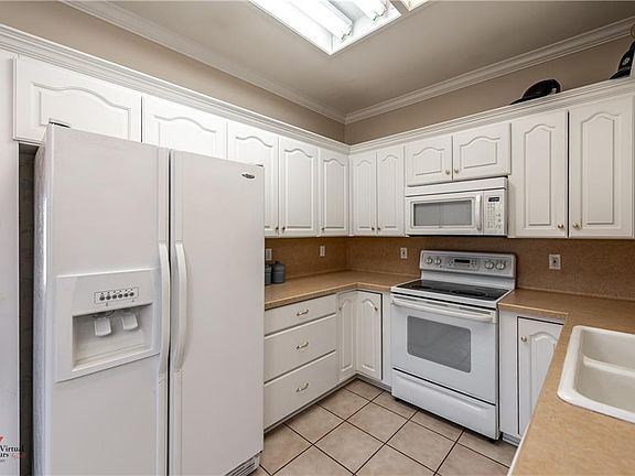 5th image of 4991 Old Oak Dr
