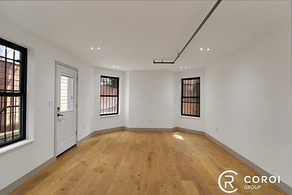 Rented by Coroi Corp | media 25