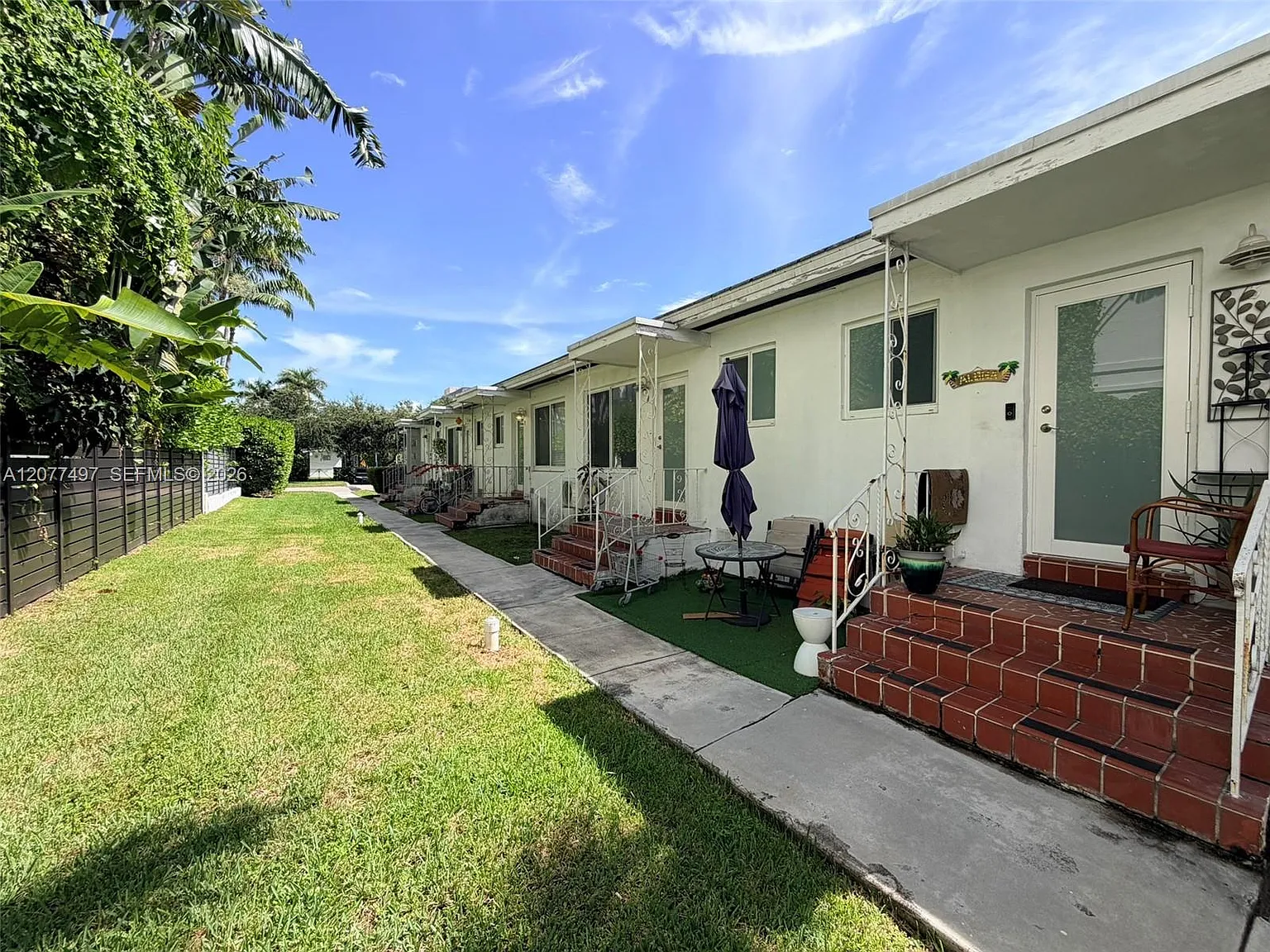 Manor Gardens Condo — Photo 1