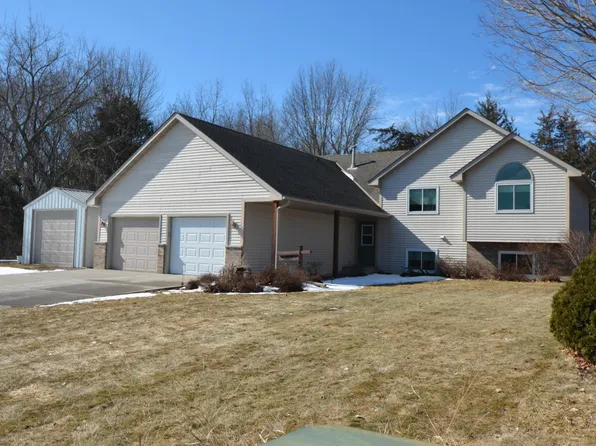31066 Cedar Ridge Dr, Lindstrom, MN 55045