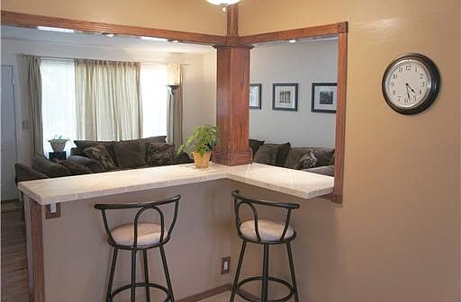 5th image of 4015 Manor Dr