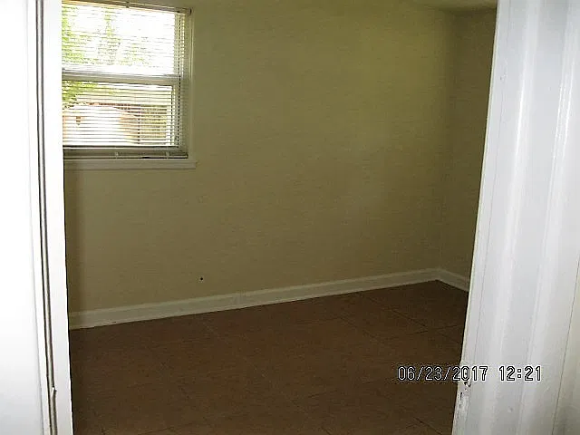3 bed 1 bath — Photo 4