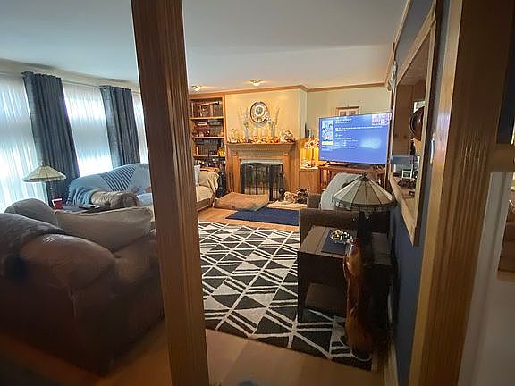 4th image of 84 Angela Ln
