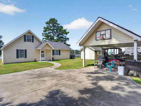454 Island Dr, Douglas, GA 31535