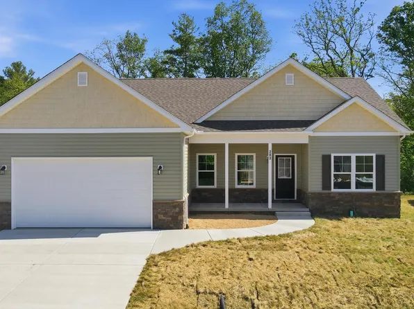 203 Larimar Ln, Inwood, WV 25428