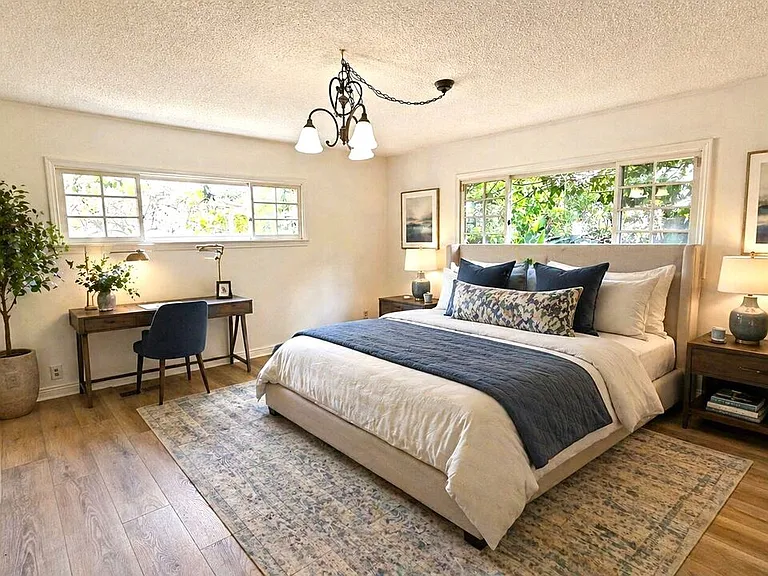 132 S La Peer Dr — Photo 25
