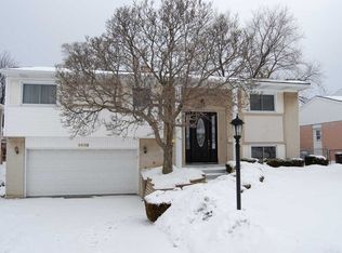 9020 Meadowview Dr, Hickory Hills, IL