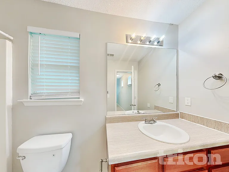 205 Lossie Ln — Photo 7