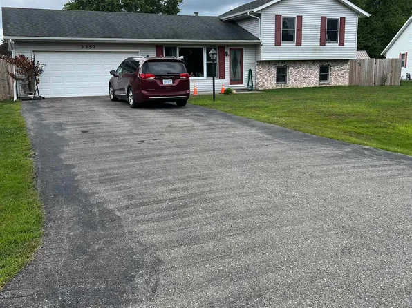 3357 Sapphire Ln, Fort Gratiot, MI 48059
