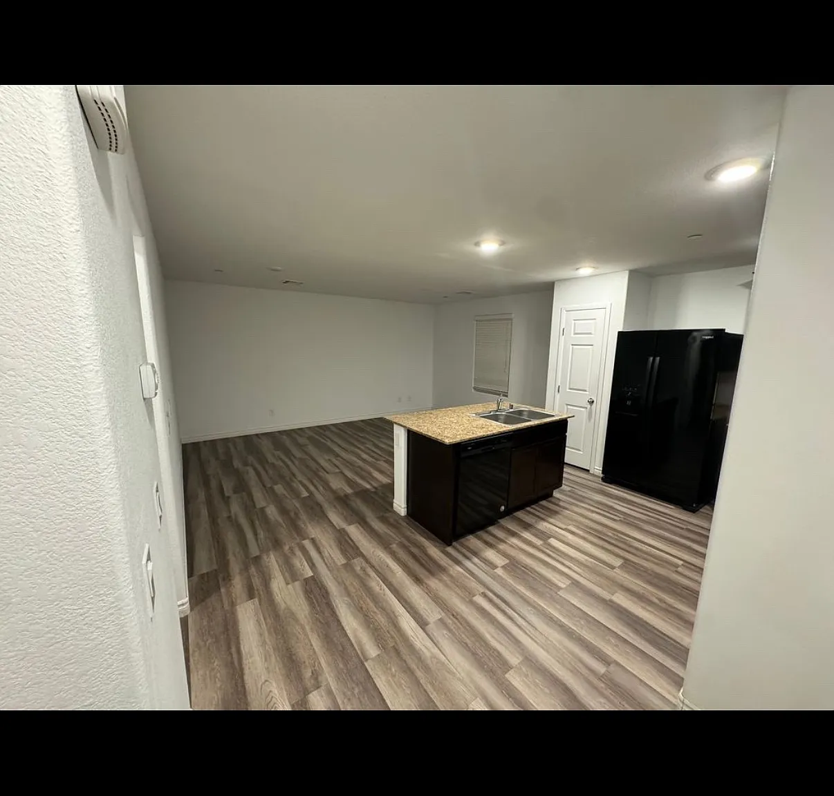 2 bed, 1007 sqft, $1,850 — Photo 3