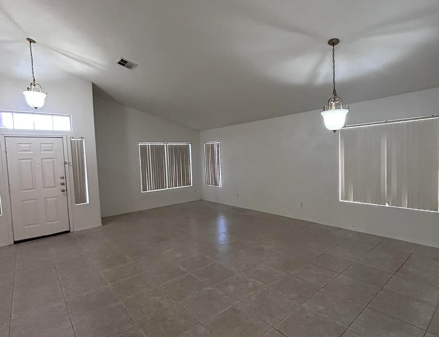 3 bed, 2.0 bath, 1833 sqft, $2,000 — Photo 4