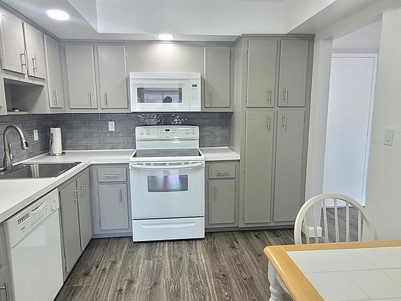 2nd image of 18031 Biscayne Blvd APT 403