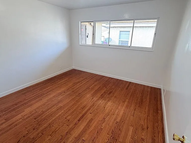 1917 Pine Ave #1-9 — Photo 8