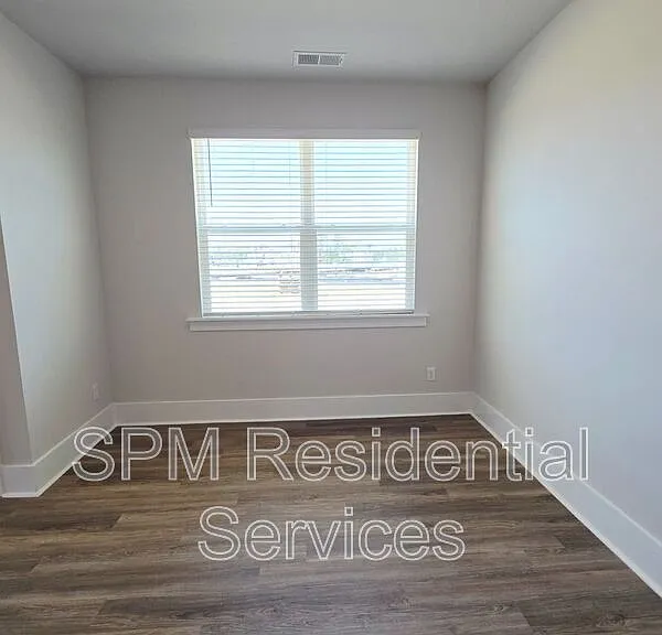 2235 Sweetspire St — Photo 4