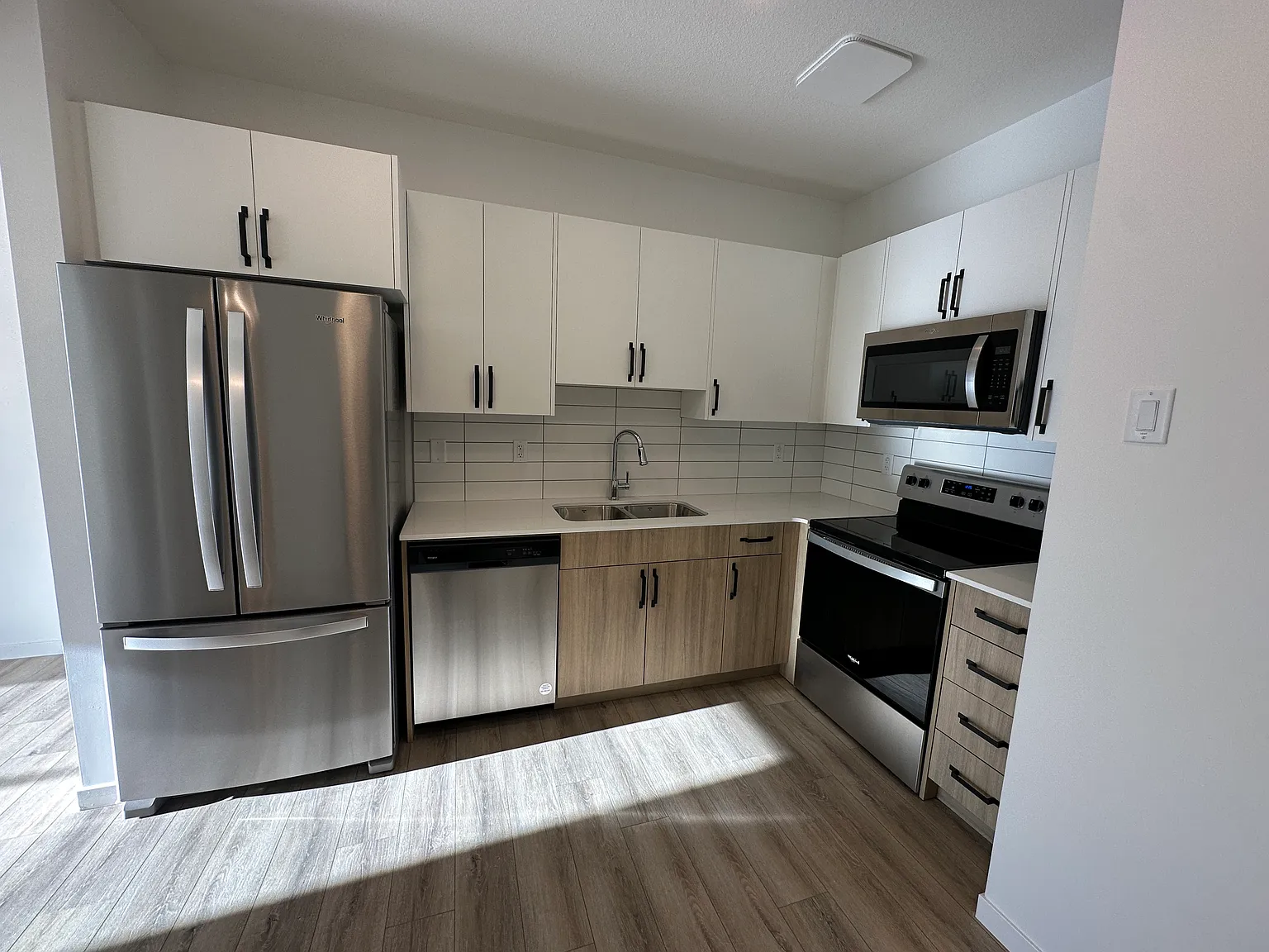 (PN0054) Open Concept One Bedroom with Ensuite Laundry in Secord — Photo 3
