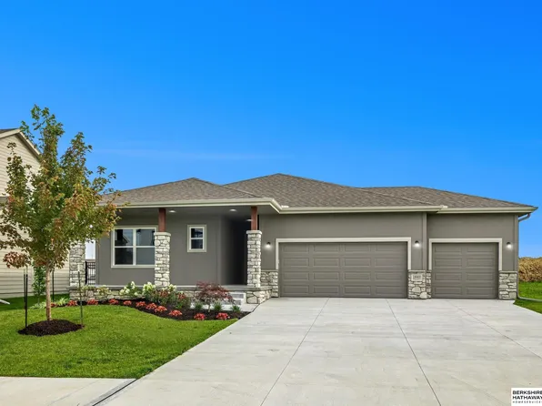 18469 Palisades Dr, Omaha, NE 68136