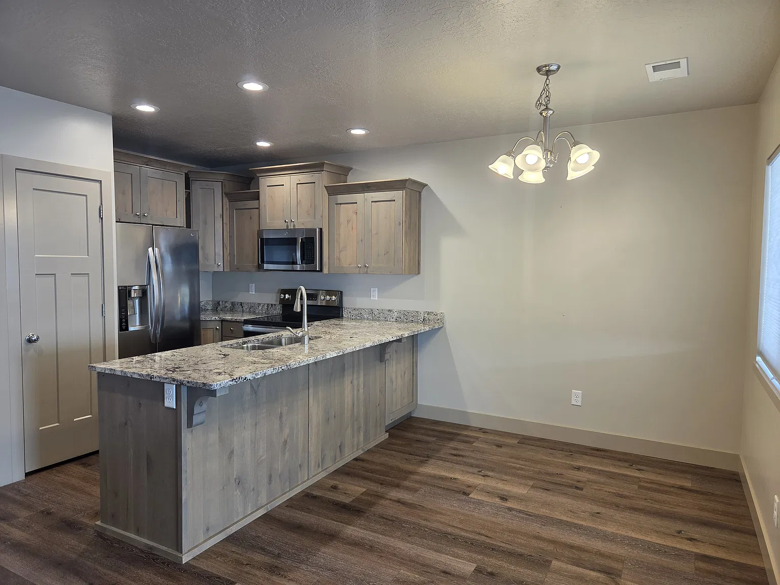 3 bed, 2.5 bath, 1400 sqft, $1,950 — Photo 4