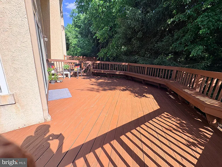 16 Buckingham Pl — Photo 3