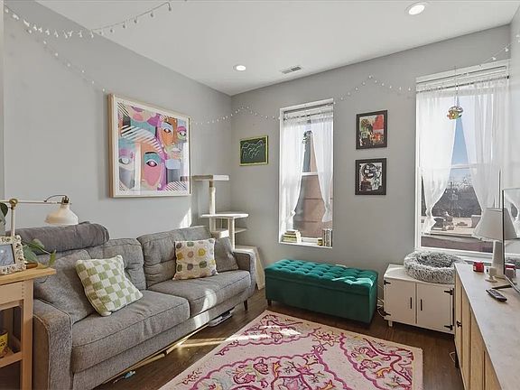 4th image of 1656 W Cortland St #5