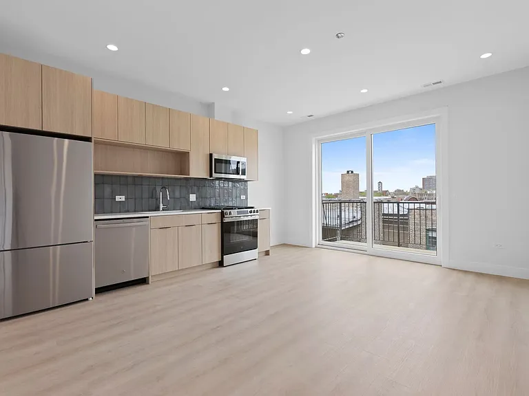 904 W Dakin — Photo 1