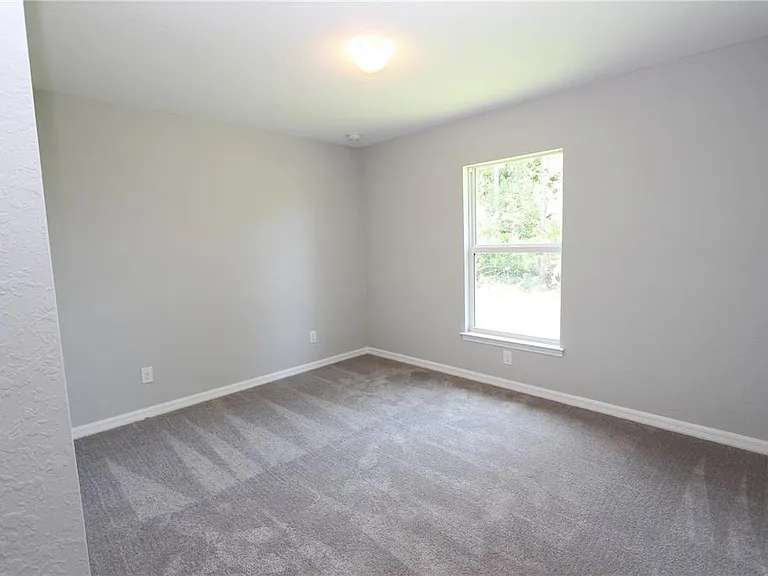 154 Australian Dr — Photo 11