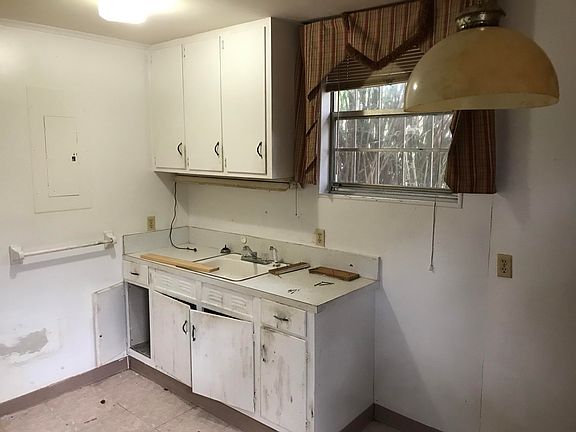 4th image of 6729 Crane Ave